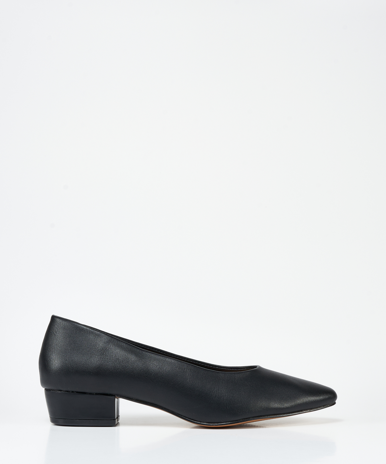 Zapato tac&oacute;n bajo sal&oacute;n  image number null